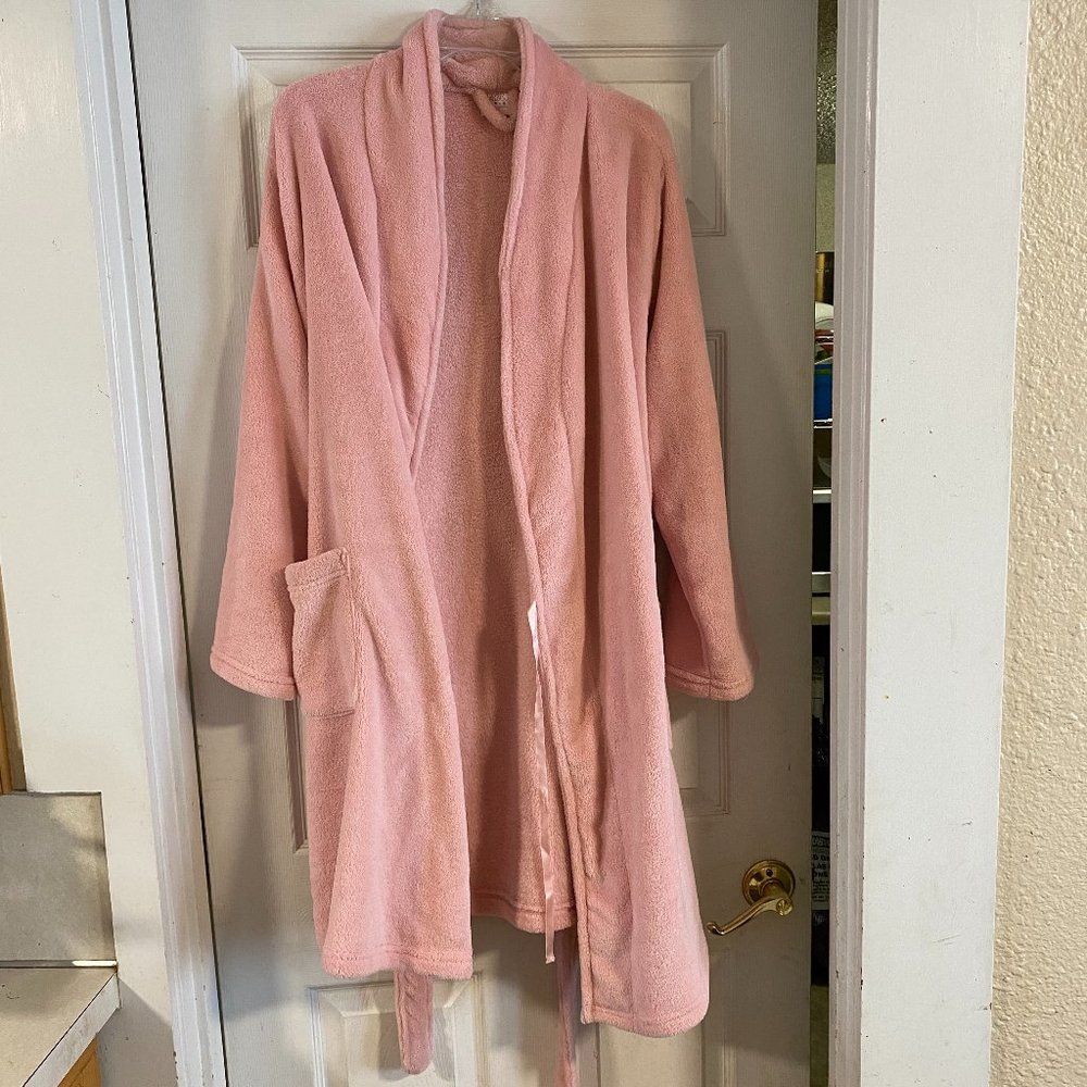 L/XL Fuzzy Pink Bathrobe